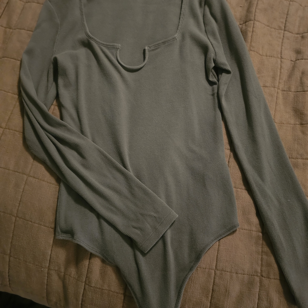 3 Bundle Abercrombie & Fitch Long Sleeve Bodysuit - Grey, Rust , Sage Green - Picture 5 of 9